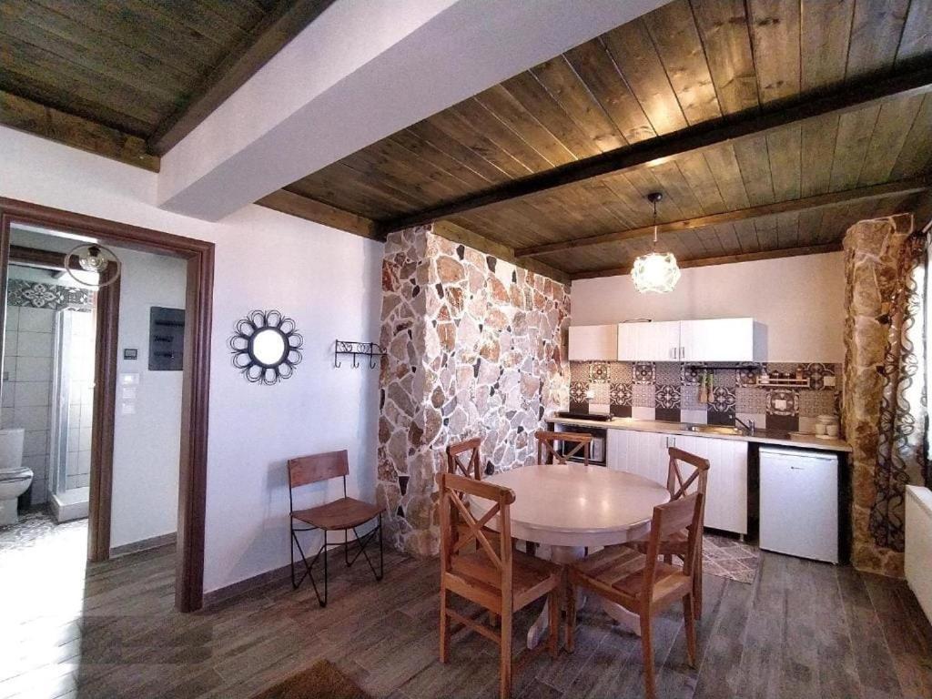 Rustic House Apartment Émbonas